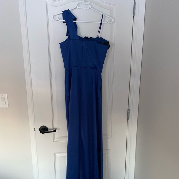 Max and Cleo One shoulder gown - Picture 4 of 8